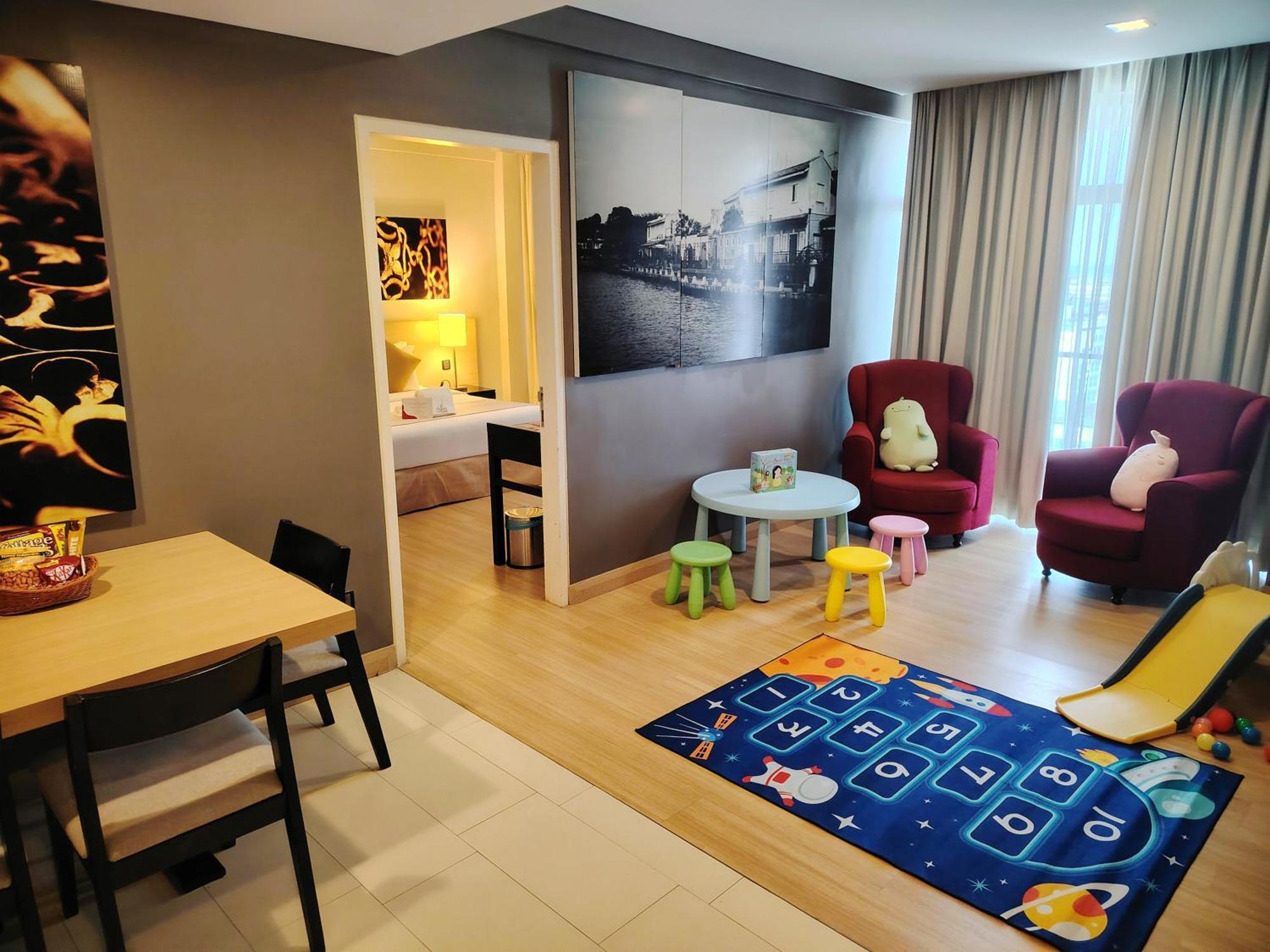 เดอะสเตรตส์ โฮเทล แอนด์ สวีท Hotel Malacca ภายนอก รูปภาพ
